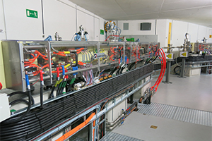Jeden z bloków elektromagnesów tworzących pierścień akumulacyjny synchrotronu