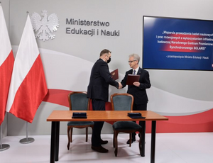 Zdjęcie przedstawia Ministra Edukacji i Rozwoju oraz Rektora UJ